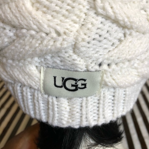 Ugg Shearling Pom-Pom Cable Knit Beanie - Picture 4 of 9